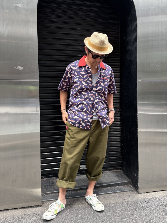 夏アロハクレリックシャツ キャンディ柄 ネイビー 着用